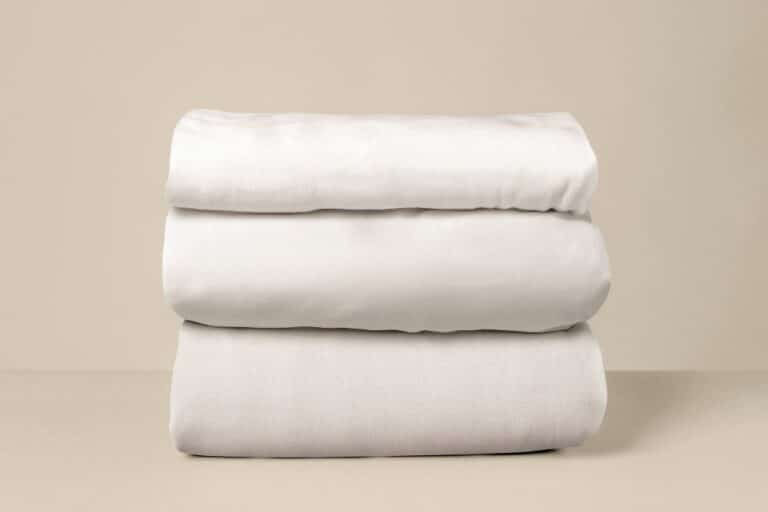 doblar ropa de cama