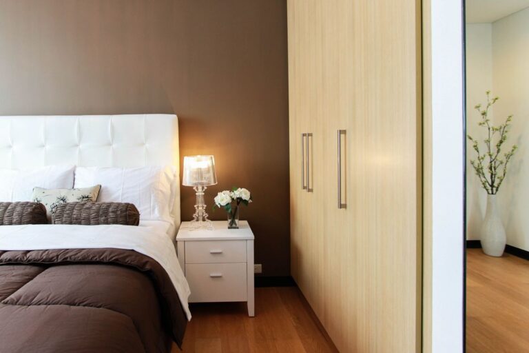 Closet moderno para dormitorio elegante
