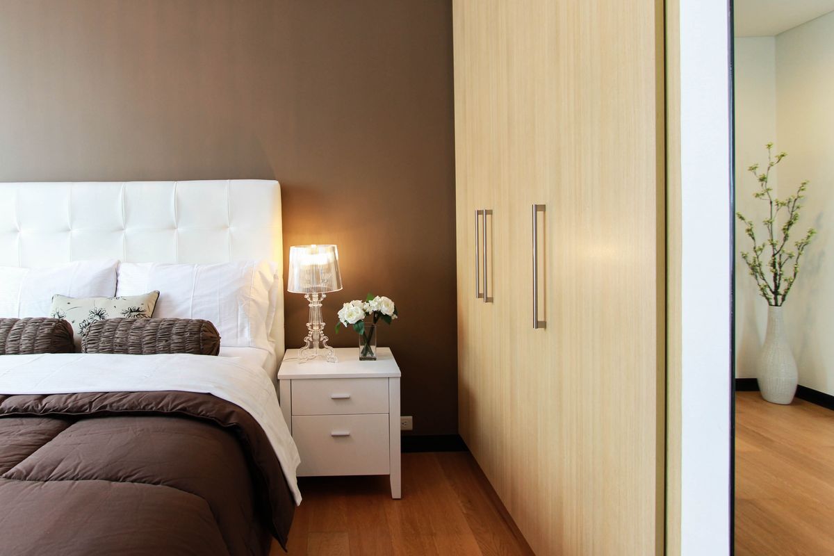 Closet moderno para dormitorio elegante