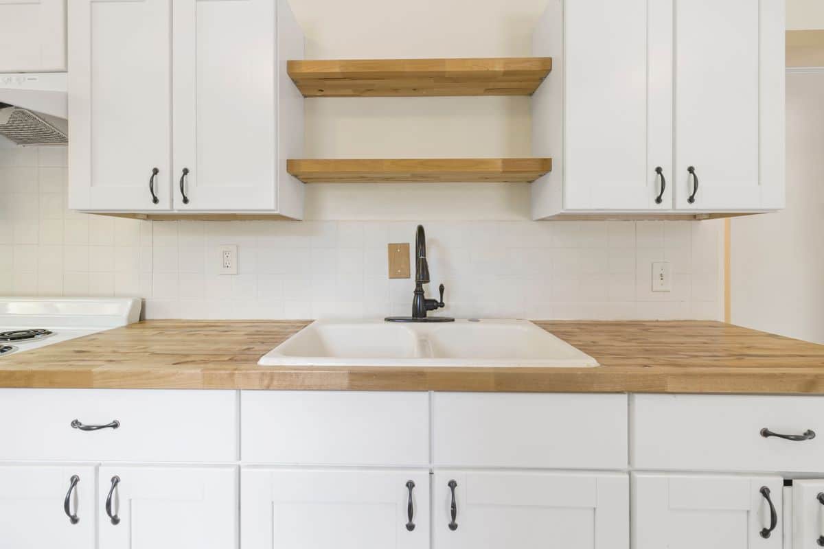 Cocina moderna con fregadero integrado