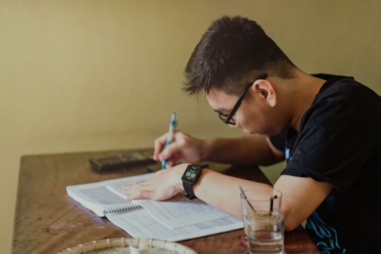 Escritorio de estudiante ergonómico