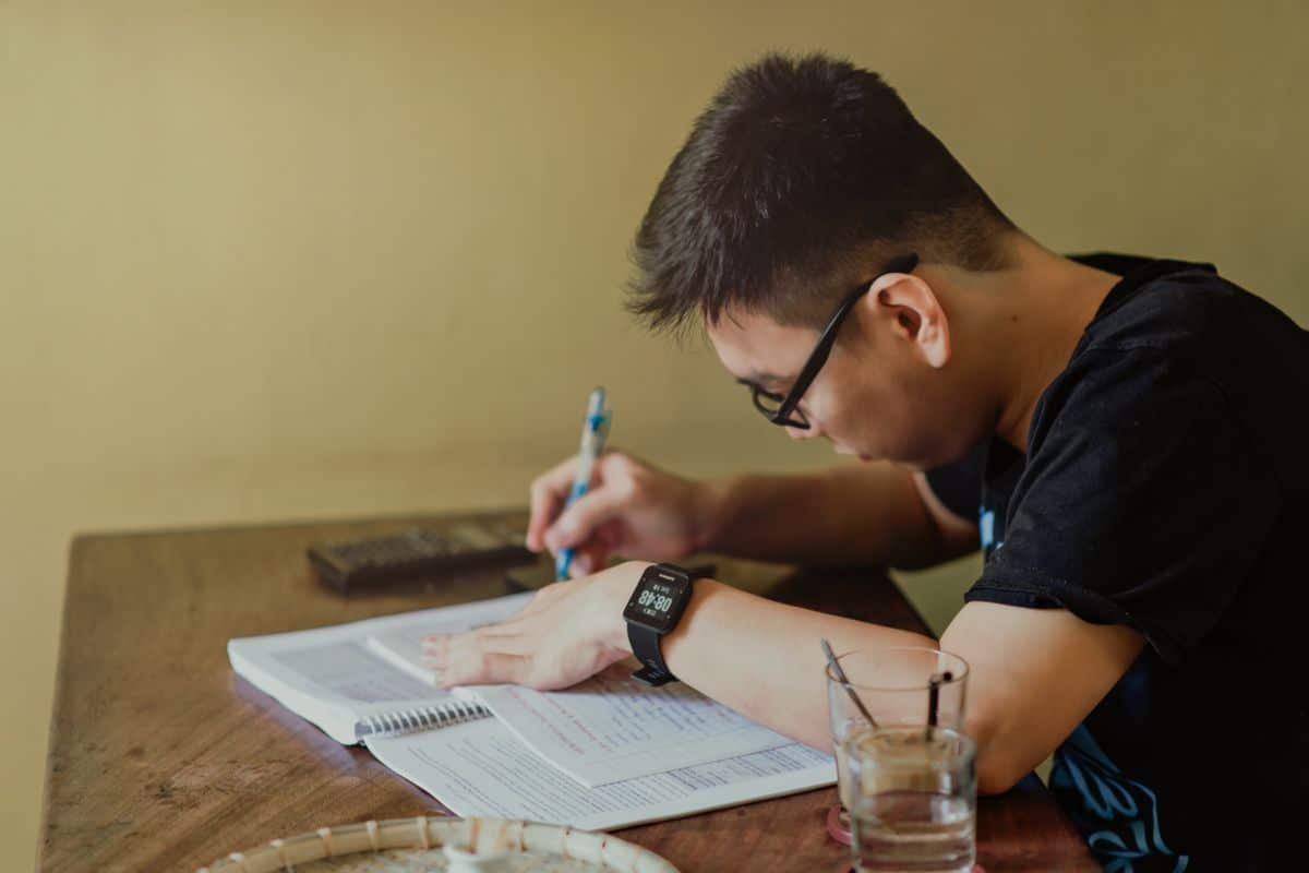 Escritorio de estudiante ergonómico