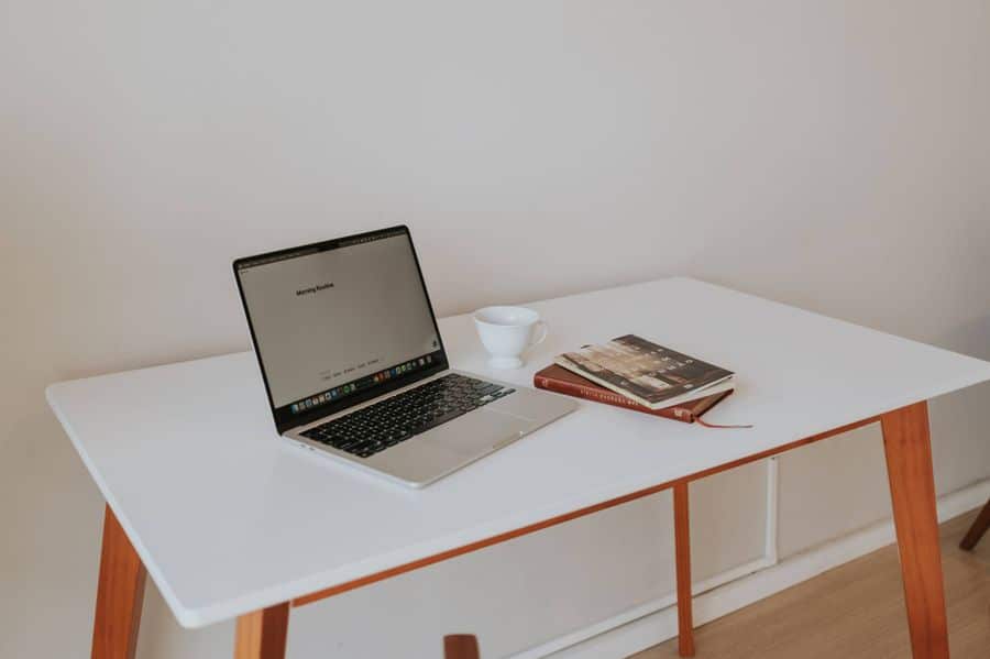 escritorio minimalista trabajo casa 1 Escritorio minimalista para trabajo en casa
