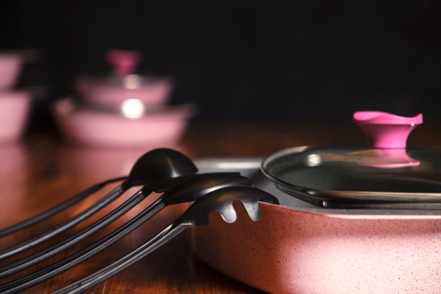 Juego de ollas rosa para cocina
