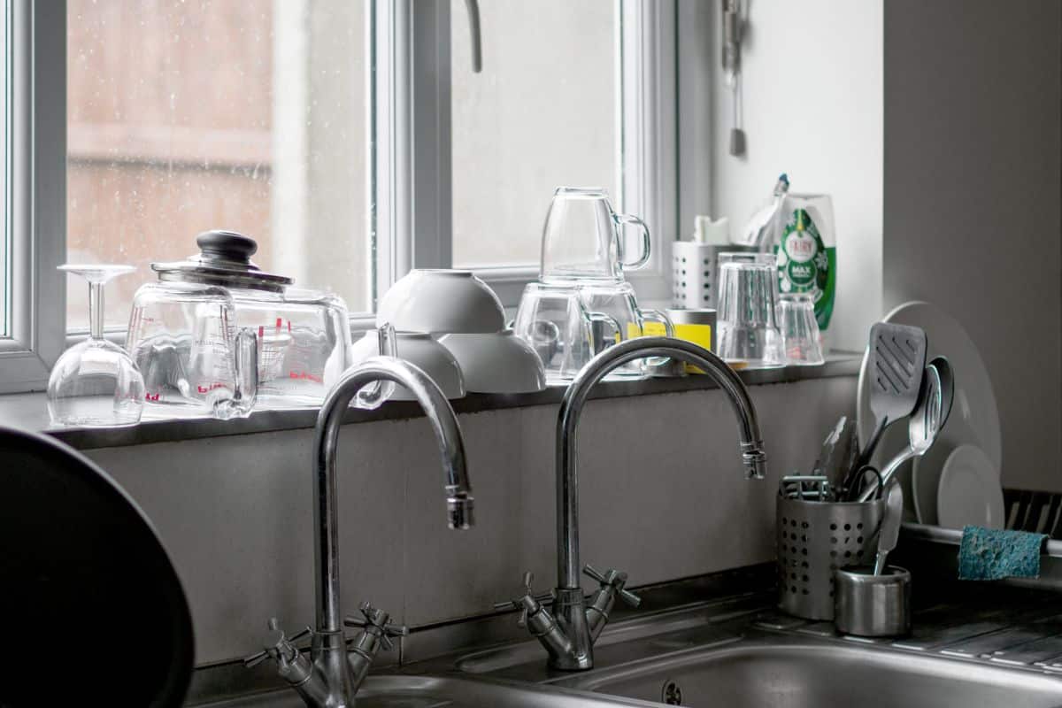 Lavaplatos y fregadero de cocina moderna